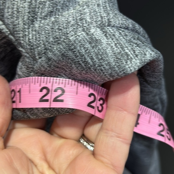 Reebok Powerlift quarter zip pullover, hip pockets, logo chest,thumb holes - Picture 8 of 9